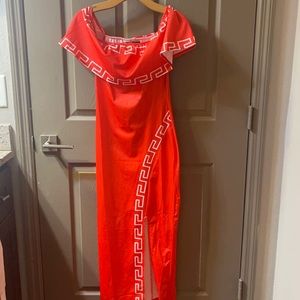 Off the shoulder maxi dress with split by the leg!